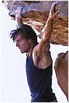 Ancora Tom Cruise nella sequenza mozzafiato che ha voluto girare personalmente a migliaia di metri d'altezza. Ma chi si crede di essere? Jackie Chan?
